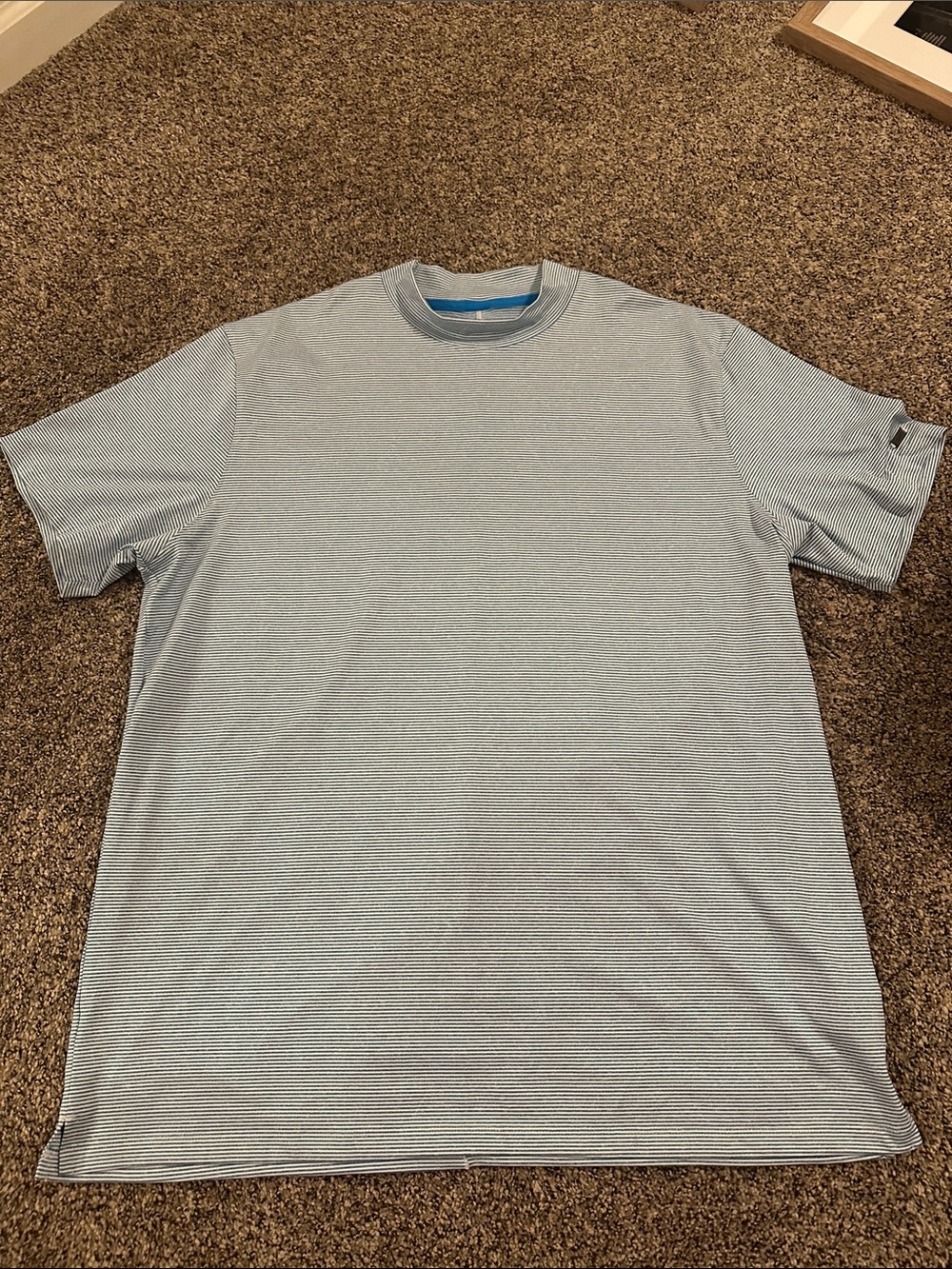 Nike Men's Light Blue Micro-Stripe Crew Neck Short Sleeve Tee